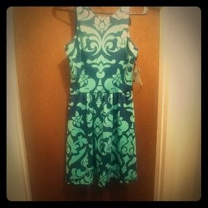 Sleevles patterned dress